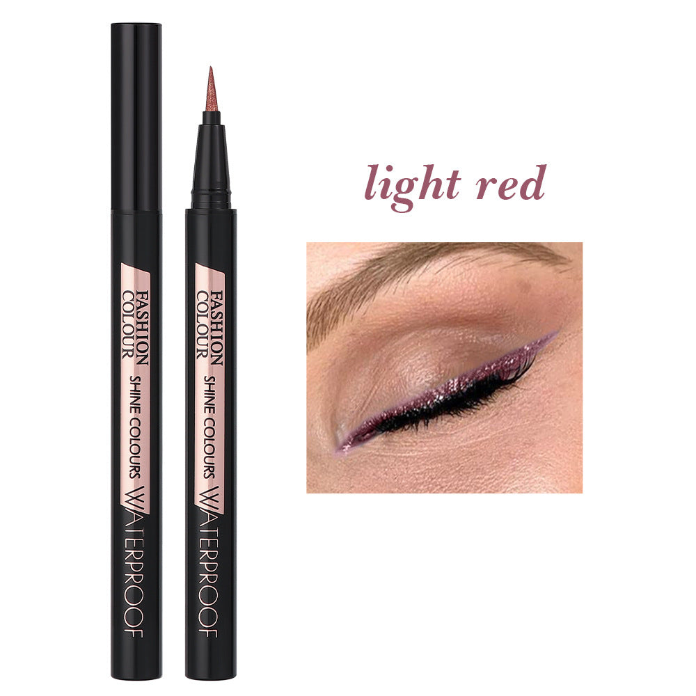 Eyeliner Pailleté Brillant | Regard Étincelant & Maquillage Tendance