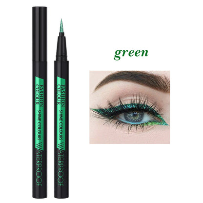 Eyeliner Pailleté Brillant | Regard Étincelant & Maquillage Tendance