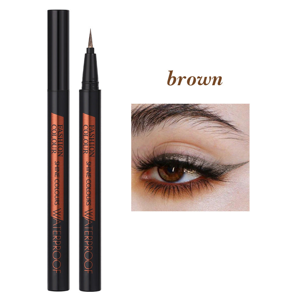 Eyeliner Pailleté Brillant | Regard Étincelant & Maquillage Tendance