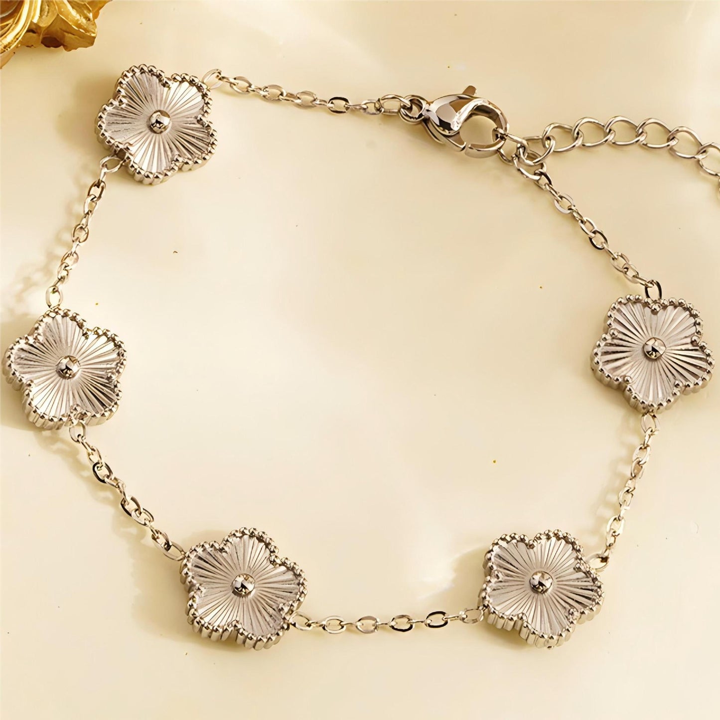 Bracelet à cinq feuilles