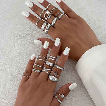 Ensemble de 14 bagues en alliage